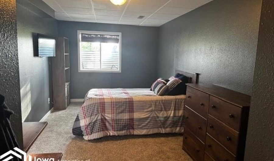 725 N E St, Albia, IA 52531 - 4 Beds, 3 Bath