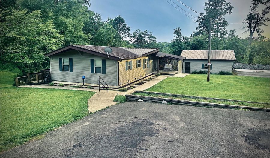 308 Dale Hollow Manor Rd, Albany, KY 42602 - 3 Beds, 2 Bath