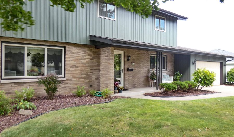 512 W MICHIGAN St, Appleton, WI 54911 - 5 Beds, 3 Bath