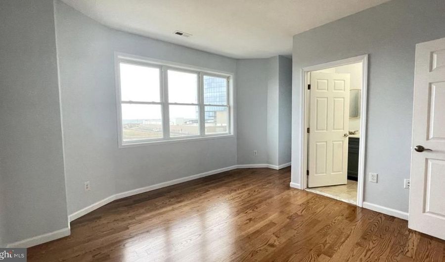 222 S RHODE ISLAND Ave, Atlantic City, NJ 08401 - 4 Beds, 2 Bath