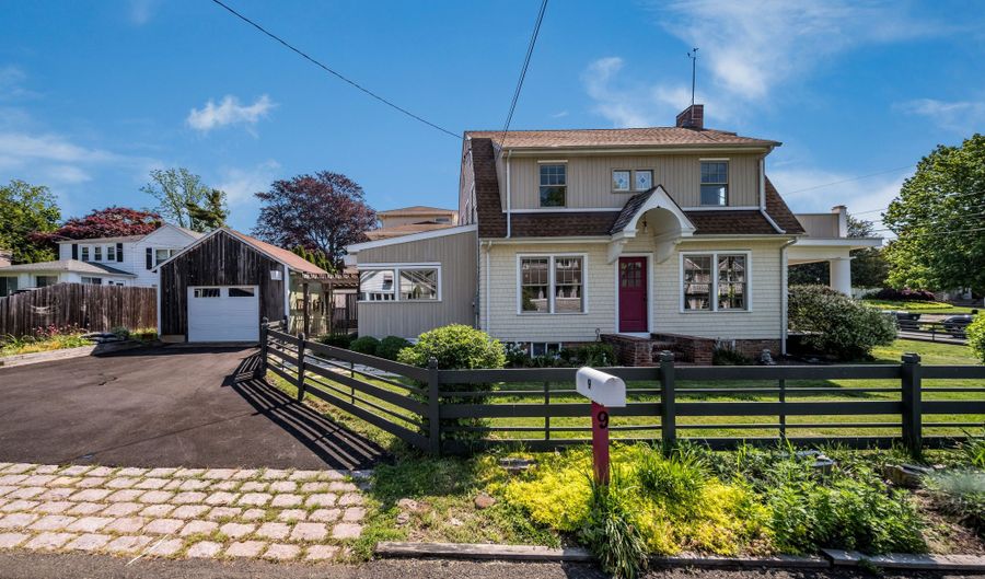 9 First Ave, Branford, CT 06405 - 3 Beds, 3 Bath