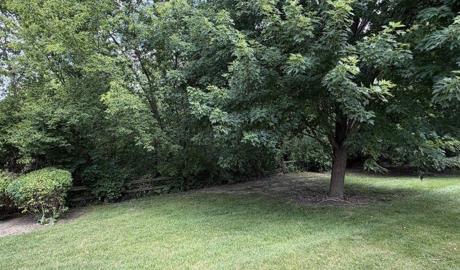 2620 Williamsburg Dr, Algonquin, IL 60102 - 3 Beds, 3 Bath