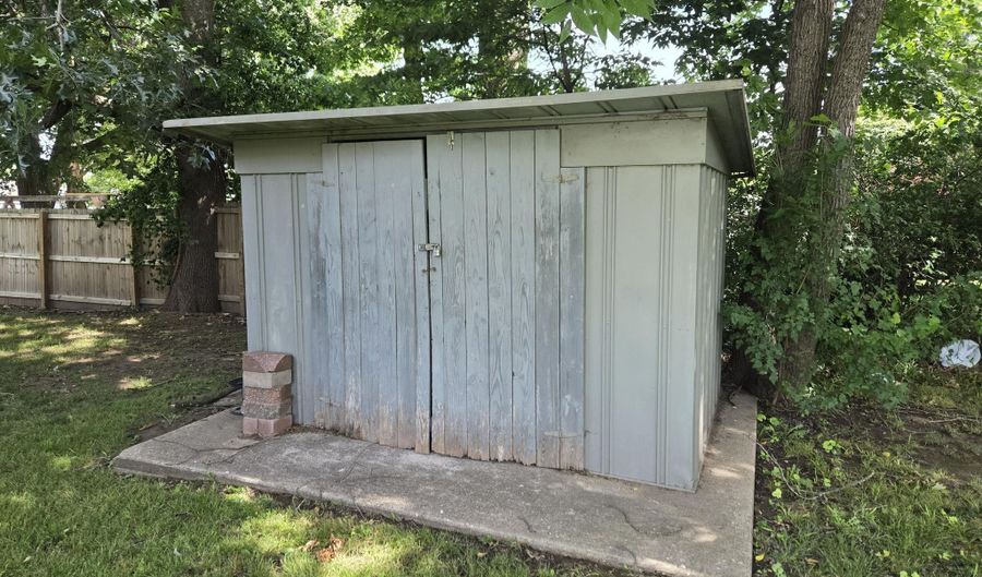 830 S Park Ave, Aurora, MO 65605 - 3 Beds, 1 Bath