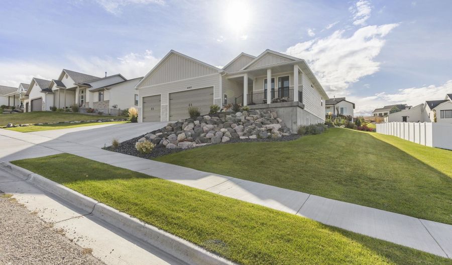 6482 Crown Cres, Ammon, ID 83406 - 5 Beds, 3 Bath