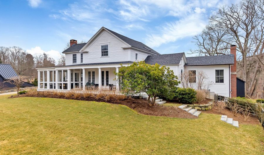 15 Liberty St, Chester, CT 06412 - 4 Beds, 5 Bath