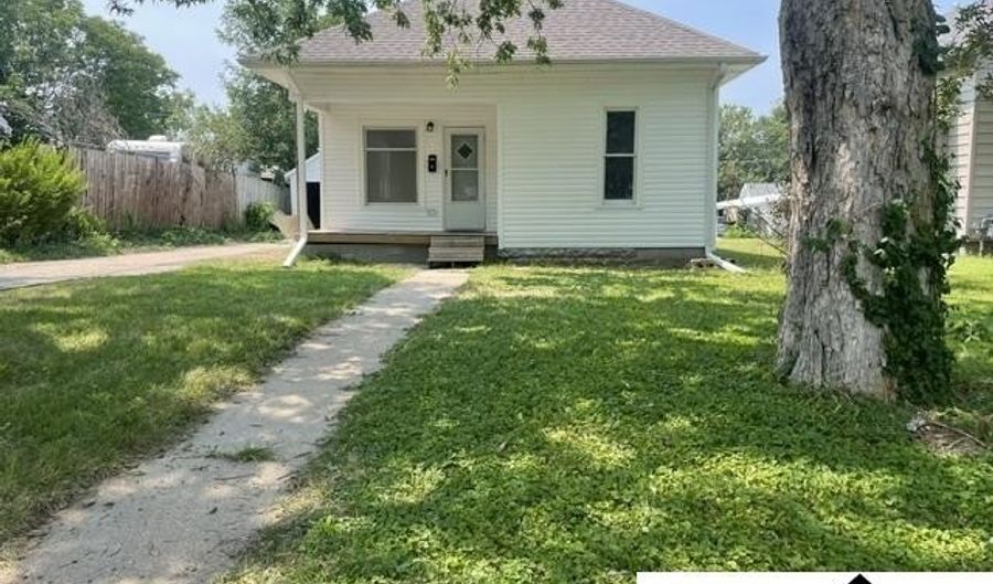 415 N 13th St, Beatrice, NE 68310 - 3 Beds, 1 Bath