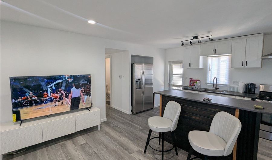 1900 Artesia Blvd 4, Torrance, CA 90504 - 2 Beds, 1 Bath