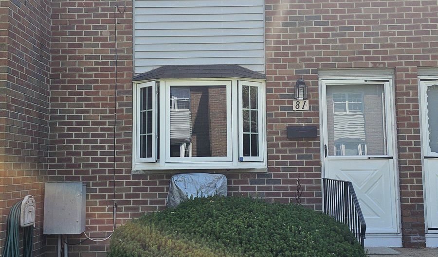 55 Beths Ave 81, Bristol, CT 06010 - 2 Beds, 2 Bath