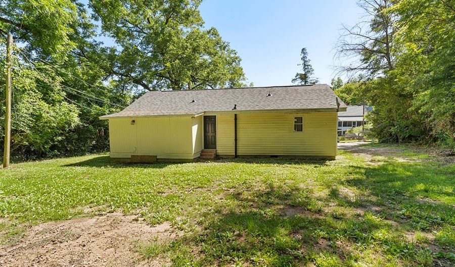 715 Main St S, Abbeville, SC 29620 - 3 Beds, 2 Bath