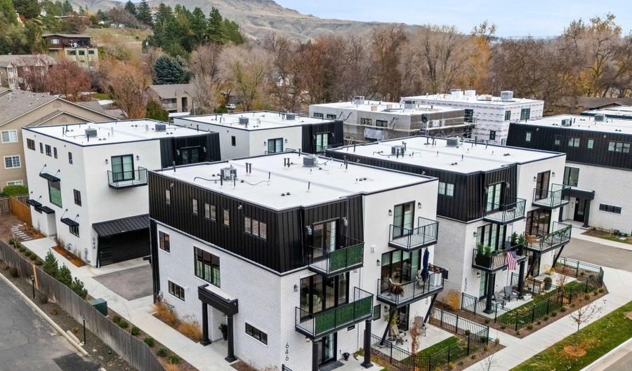 646 N Avenue H Ave, Boise, ID 83712 - 3 Beds, 4 Bath