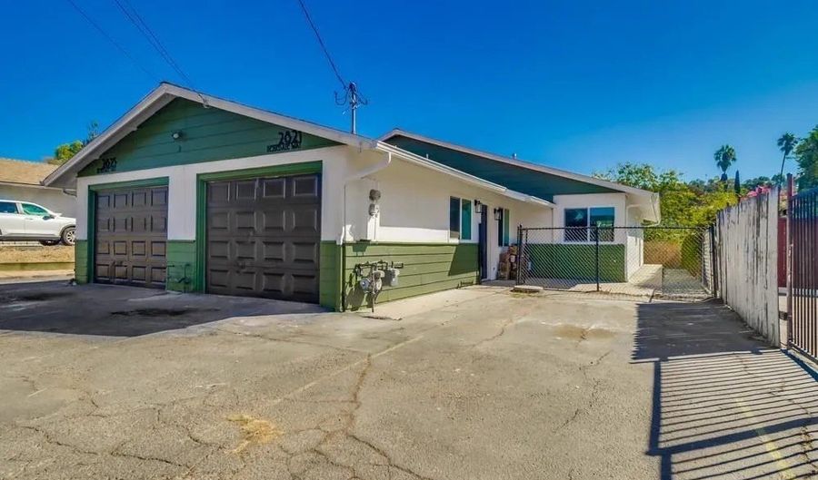 2821-25 Rosedale Way, Spring Valley, CA 91977 - 6 Beds, 4 Bath