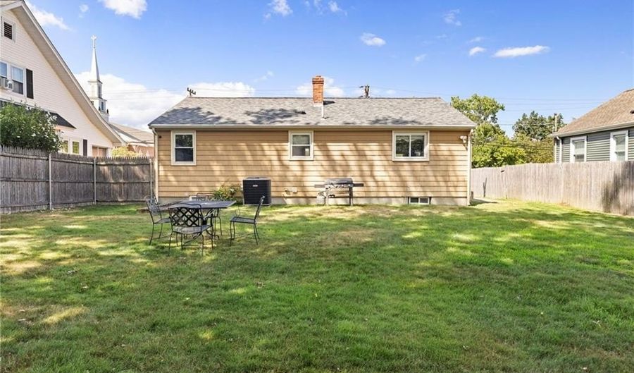794 Main Ave, Warwick, RI 02886 - 2 Beds, 1 Bath