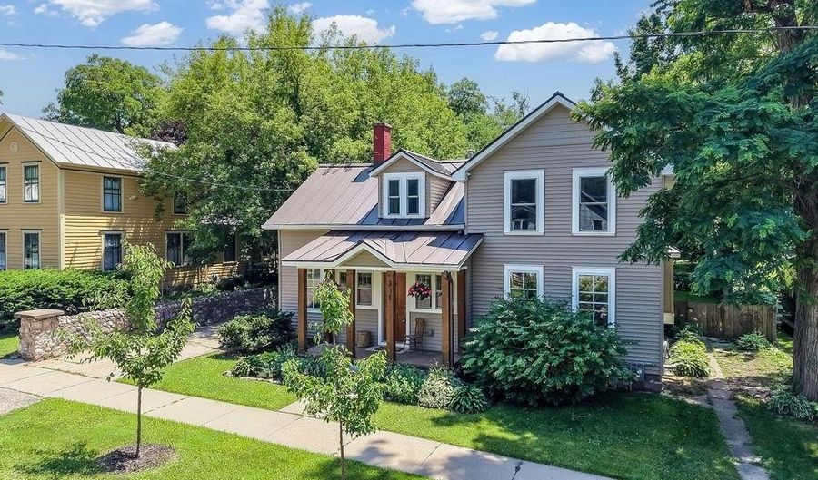 321 MILL St, Amherst, WI 54406 - 4 Beds, 1 Bath
