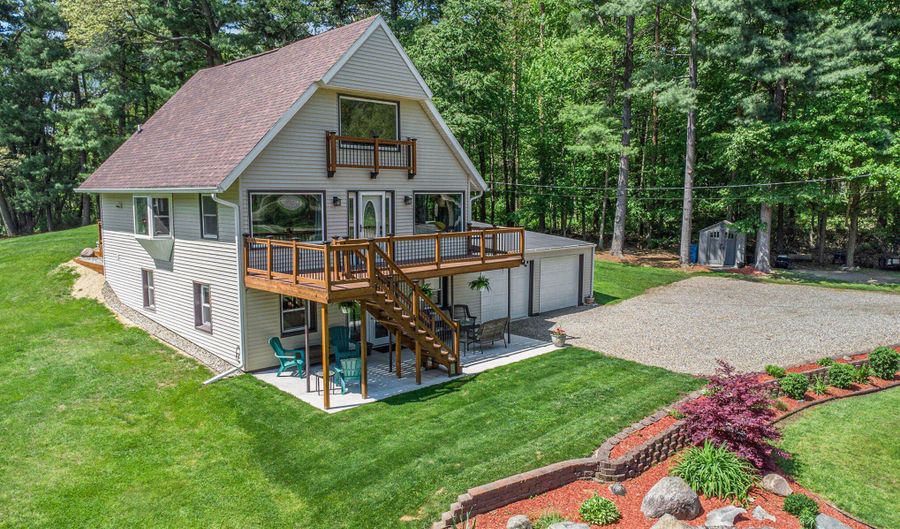 28808 H Dr N, Albion, MI 49224 - 4 Beds, 3 Bath