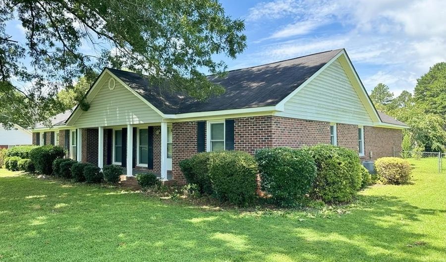 2015 WEYMOUTH Dr, Albany, GA 31721 - 3 Beds, 2 Bath