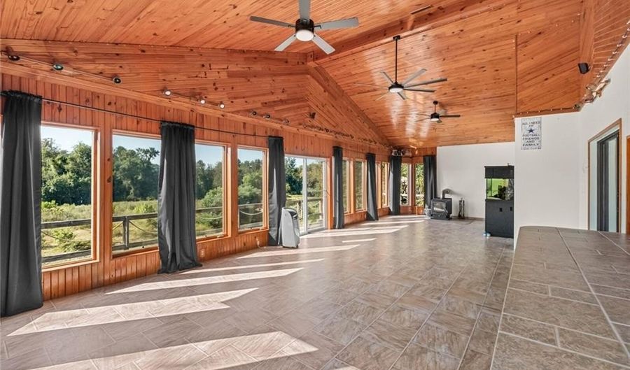 209 Mill St, Anderson, MO 64831 - 3 Beds, 3 Bath