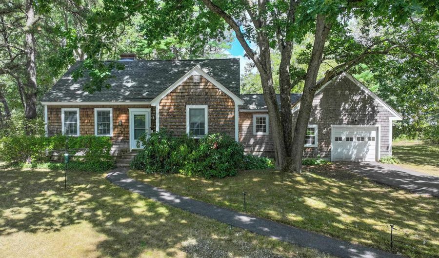 90 E Side Dr, Concord, NH 03301 - 3 Beds, 2 Bath