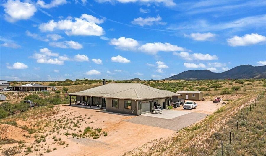 1564 S FLORES Ln, Benson, AZ 85602 - 3 Beds, 2 Bath