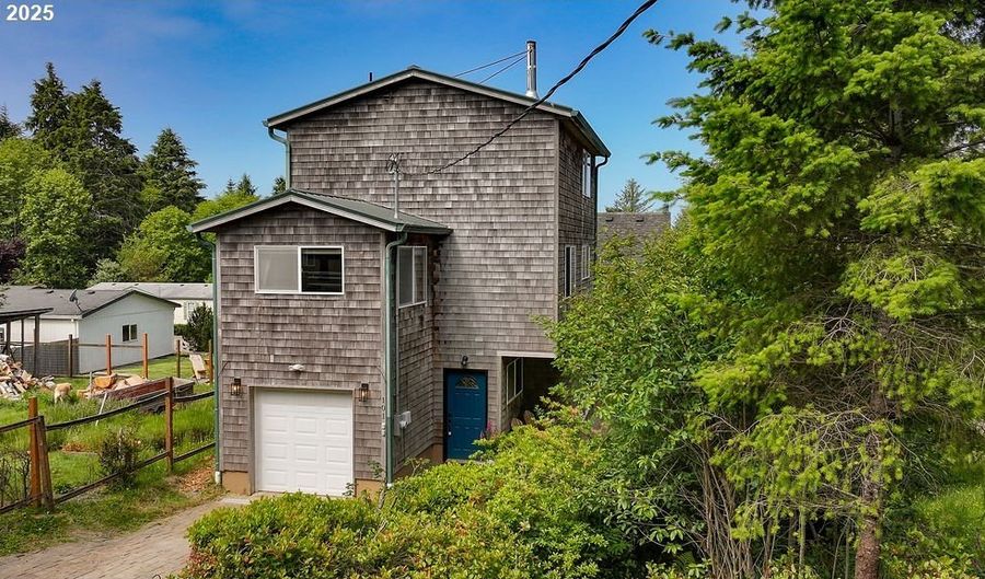 101 S Quadrant St, Rockaway Beach, OR 97136 - 3 Beds, 3 Bath