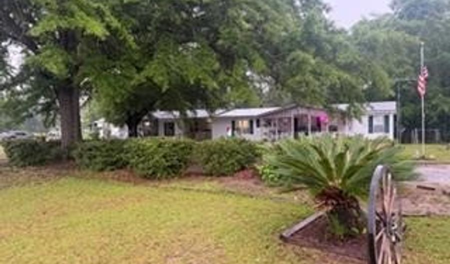 147 Doctors Point Rd, Abbeville, AL 36310 - 6 Beds, 4 Bath