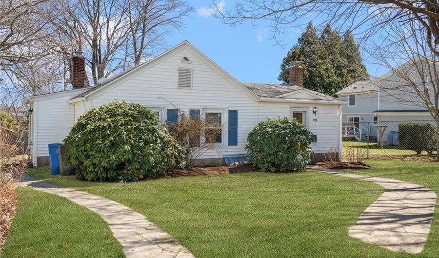 292 Boulevard, Middletown, RI 02842 - 2 Beds, 1 Bath