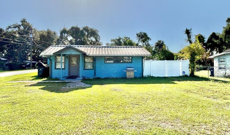 108 EARL St, Auburndale, FL 33823 - 5 Beds, 2 Bath