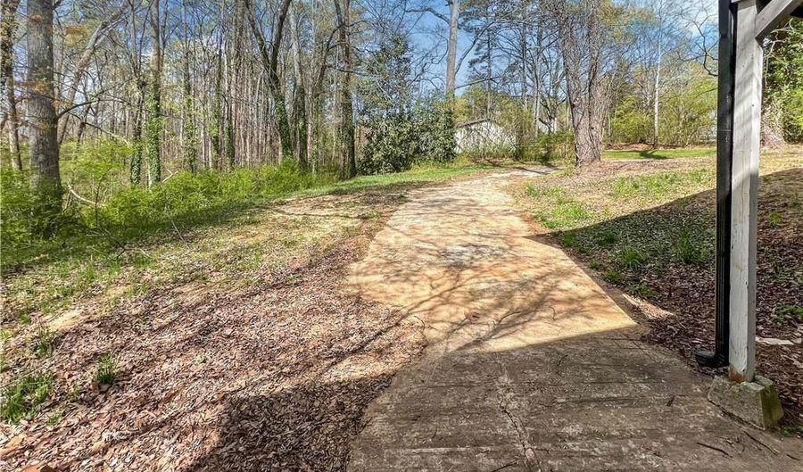 3301 Mars Hill Rd, Acworth, GA 30101 - 3 Beds, 3 Bath