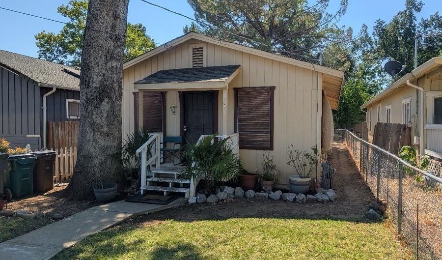 1621 1625 Ferry St, Anderson, CA 96007 - 3 Beds, 2 Bath