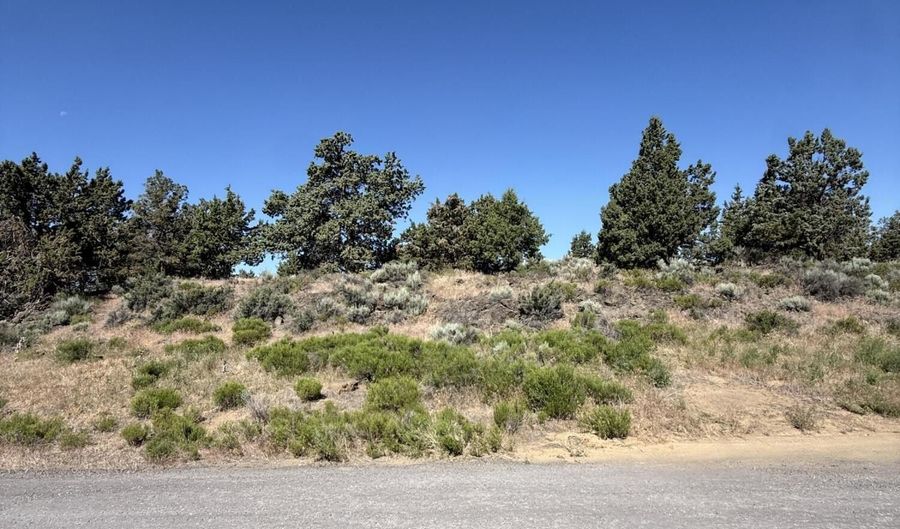 21710 McGilvray Rd, Bend, OR 97702 - 4 Beds, 2 Bath