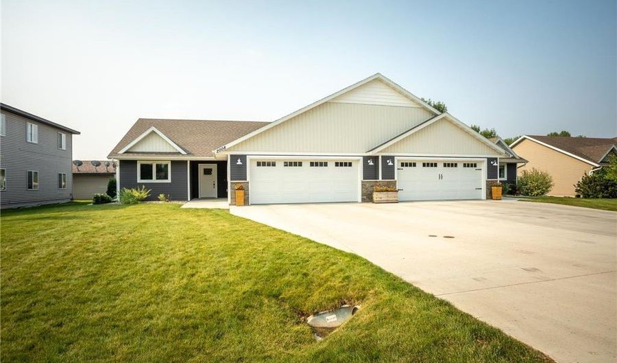 2008 Lakepark Ave, Alexandria, MN 56308 - 2 Beds, 2 Bath