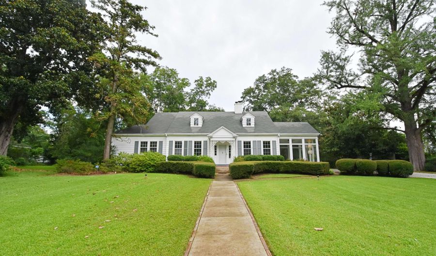 800 W Commerce St, Aberdeen, MS 39730 - 3 Beds, 2 Bath