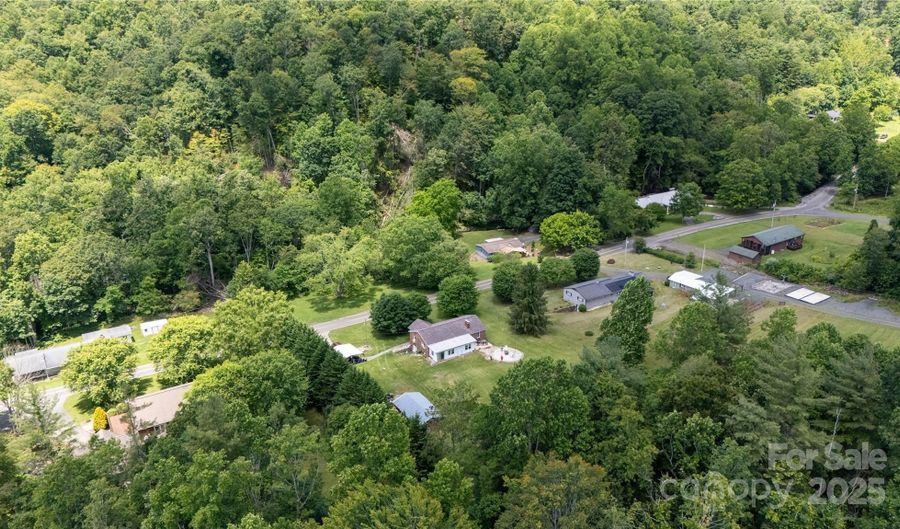 1424 Bear Creek Rd, Bakersville, NC 28705 - 3 Beds, 1 Bath