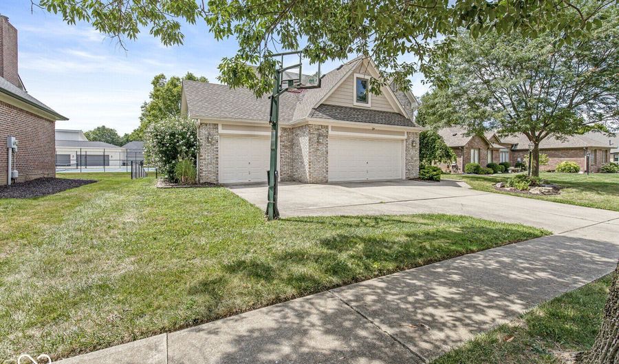 6442 Royal Oakland Dr, Indianapolis, IN 46236 - 4 Beds, 3 Bath