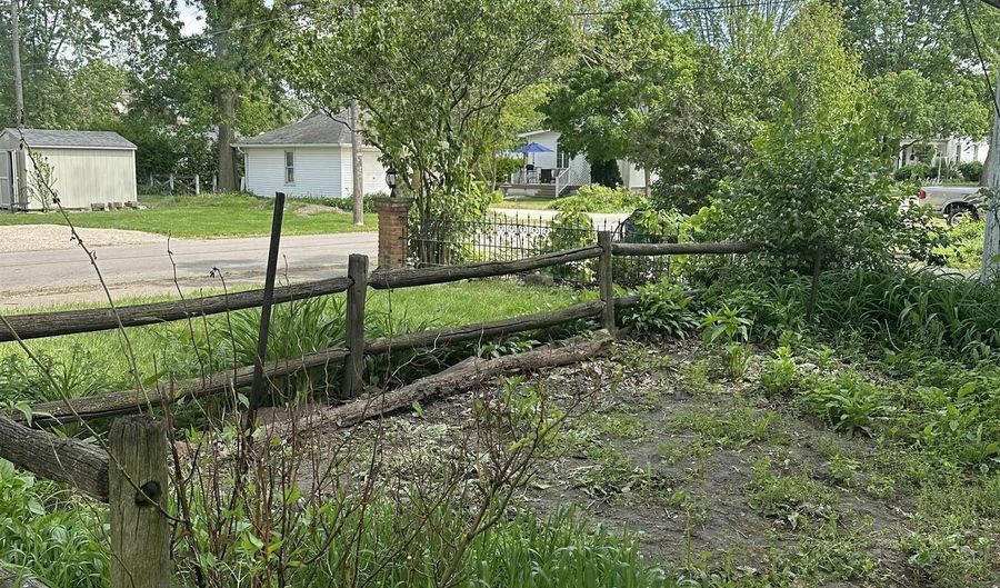 306 Wabash St, Berne, IN 46711 - 4 Beds, 2 Bath