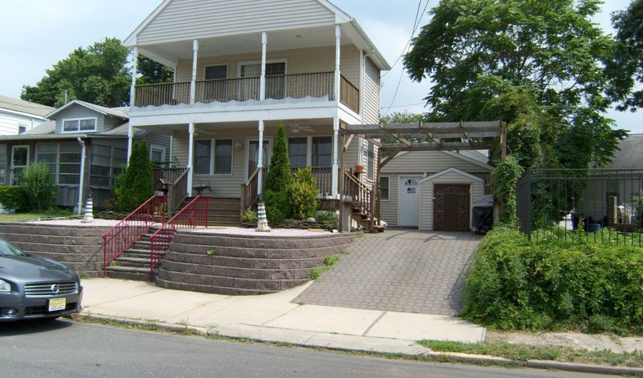 327 New Bedford Rd FRONT, Belmar, NJ 07719 - 3 Beds, 2 Bath