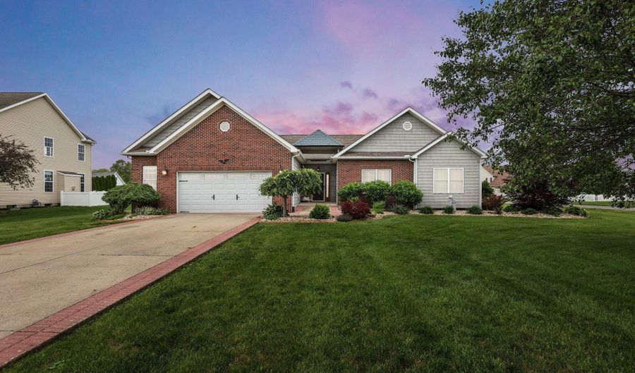 3040 Clifford Ave, Ashville, OH 43103 - 2 Beds, 3 Bath