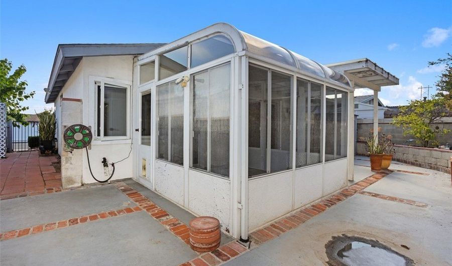 3746 Balboa Dr, Oceanside, CA 92056 - 2 Beds, 1 Bath