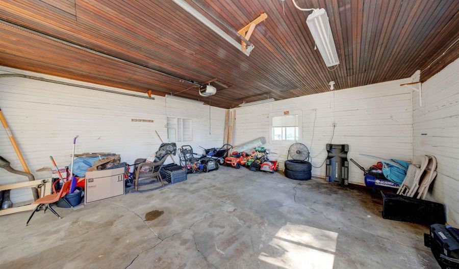 805 W 4th St, Bicknell, IN 47512 - 2 Beds, 1 Bath
