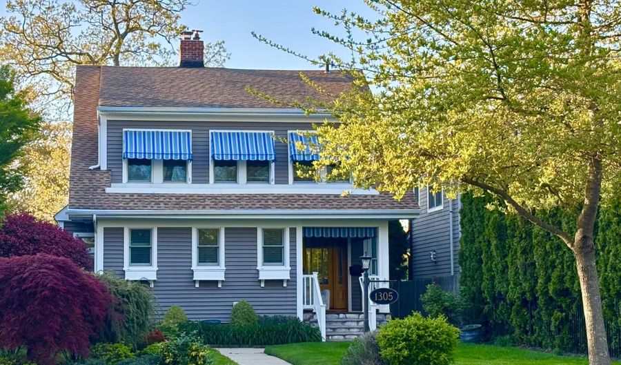 1305 Locust Dr, Asbury Park, NJ 07712 - 4 Beds, 3 Bath