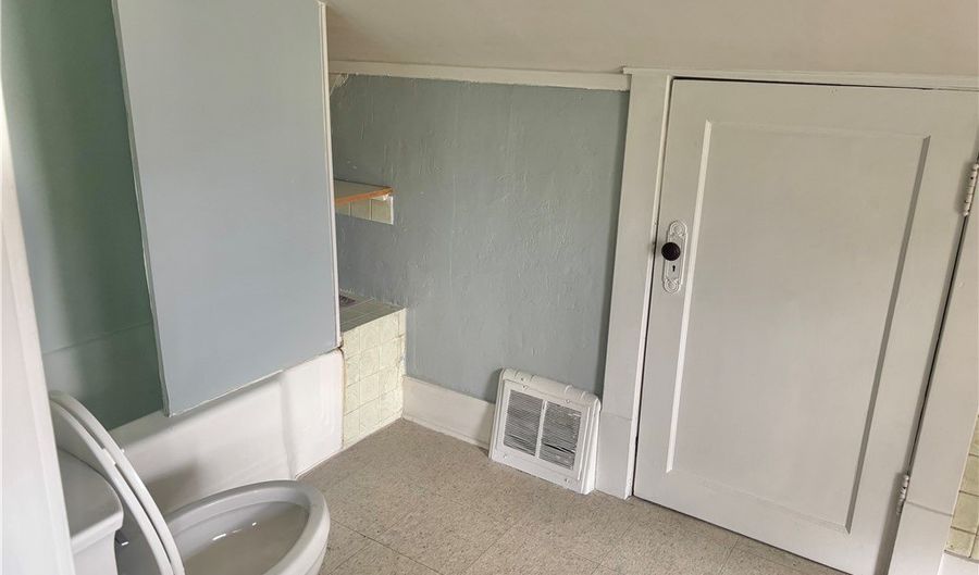 351 E Glenwood Avenue Unit Up Unit Up Unit, Akron, OH 44310 - 1 Beds, 1 Bath