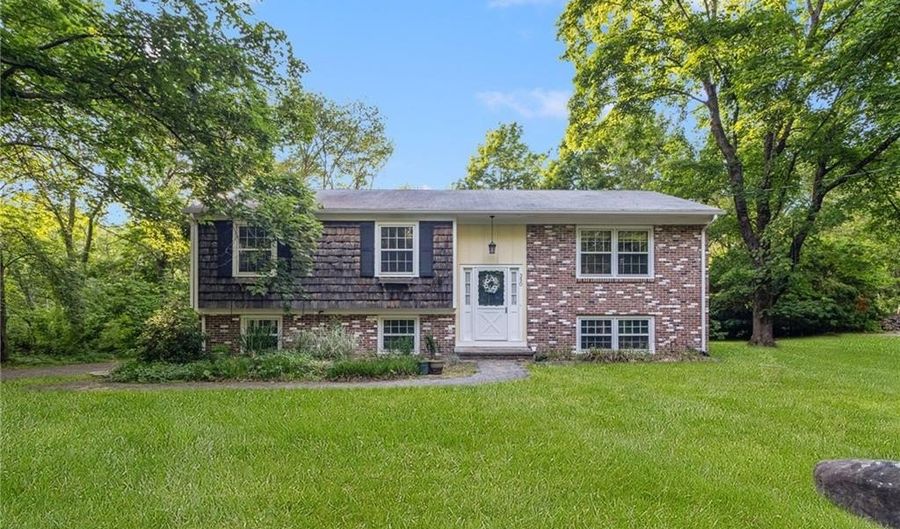 350 Essex Rd, North Kingstown, RI 02852 - 3 Beds, 1 Bath