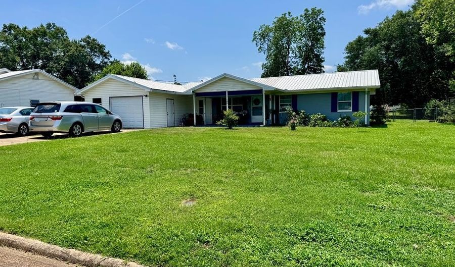 105 Alberta Dr, Abbeville, AL 36310 - 3 Beds, 2 Bath