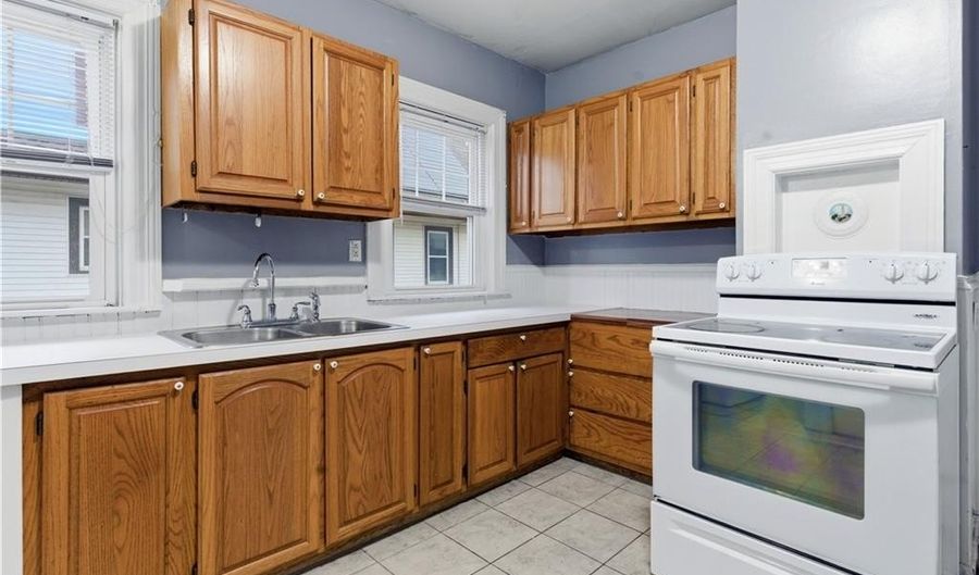 63 Park Ave 2, Cranston, RI 02905 - 3 Beds, 1 Bath