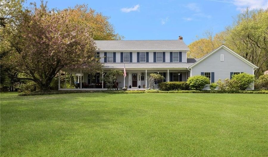 34 Finch Ln, North Kingstown, RI 02874 - 4 Beds, 4 Bath