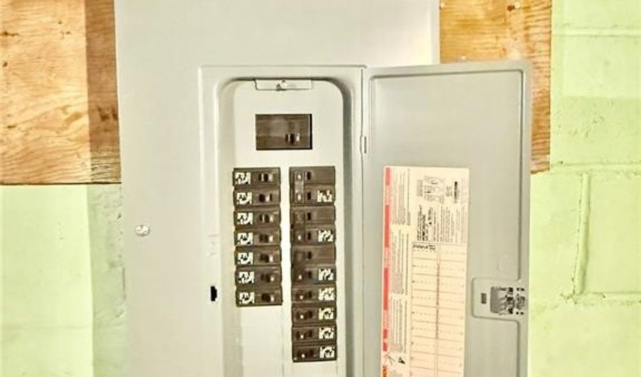 702 Union St, Alton, IL 62002 - 2 Beds, 2 Bath