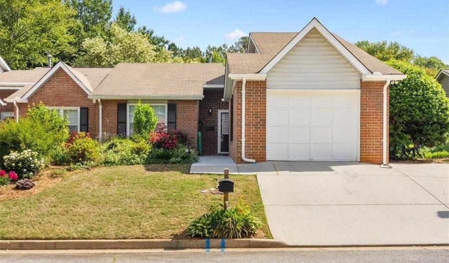 120 Monmouth Dr, Fayetteville, GA 30214 - 2 Beds, 2 Bath