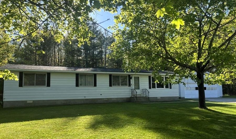 2056 Hobbs Dr, Alpena, MI 49707 - 3 Beds, 1 Bath