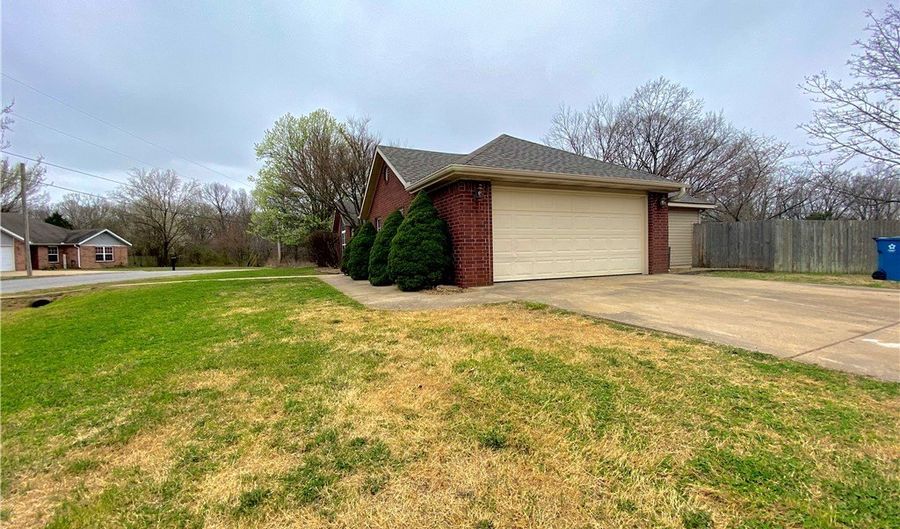 42 Millsap Cir, Bella Vista, AR 72715 - 3 Beds, 2 Bath