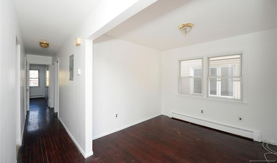 18 Colonial Dr, Bayonne, NJ 07002 - 3 Beds, 1 Bath