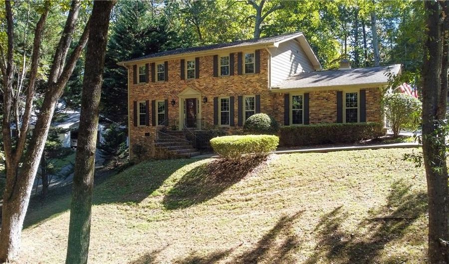 835 Lakeshore Dr NW, Berkeley Lake, GA 30096 - 4 Beds, 3 Bath